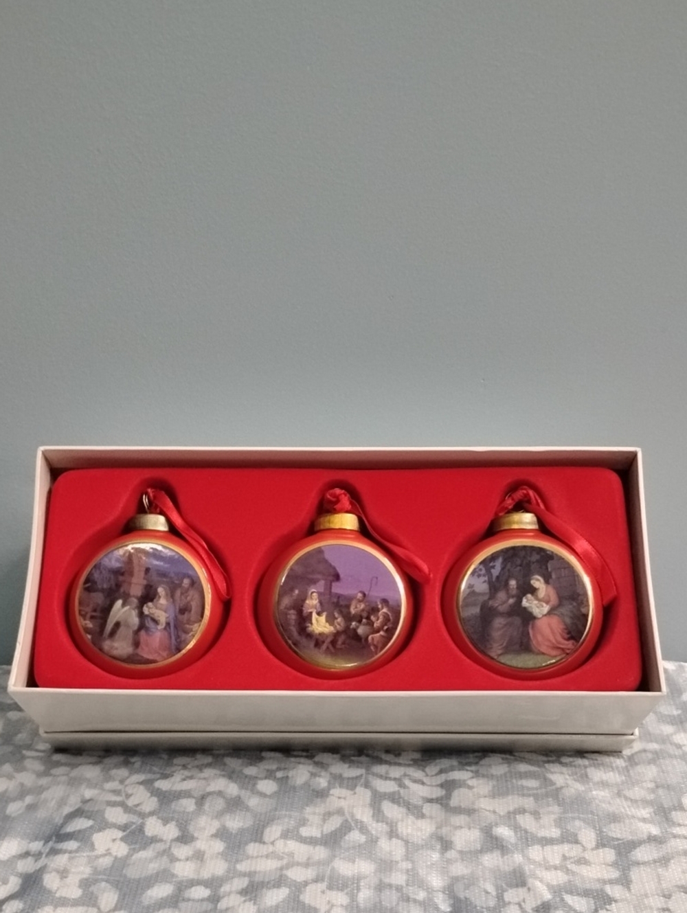 ⭐Rare Vintage Christmas Ornaments 3 Pack Red& Gold Nativity Holiday Trio